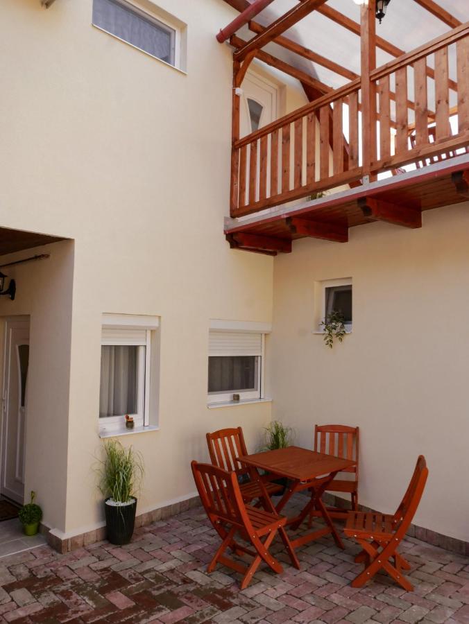 Varfal Apartman Eger Exterior foto
