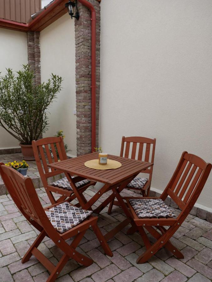 Varfal Apartman Eger Exterior foto